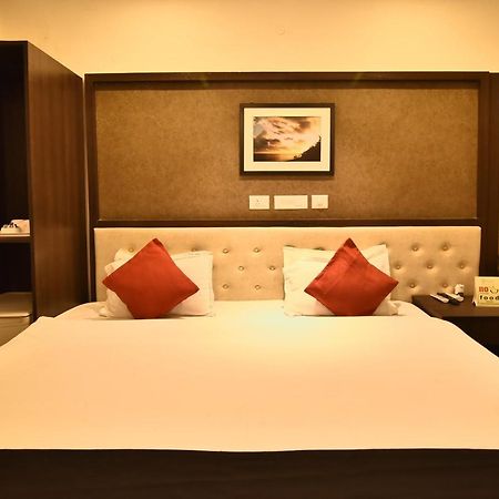 Casa Broadway-A Boutique Hotel Kolkata Bagian luar foto