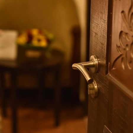 Casa Broadway-A Boutique Hotel Kolkata Bagian luar foto