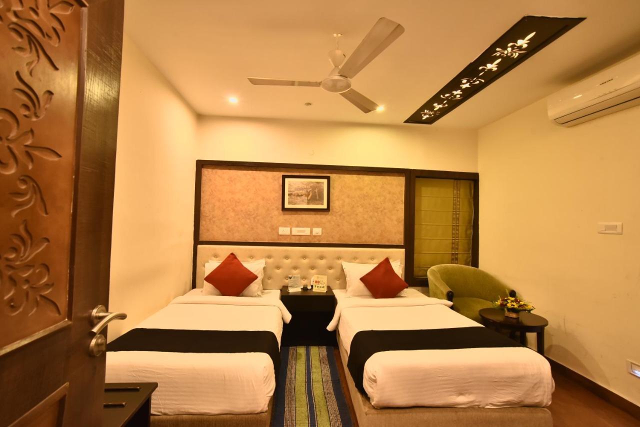 Casa Broadway-A Boutique Hotel Kolkata Bagian luar foto