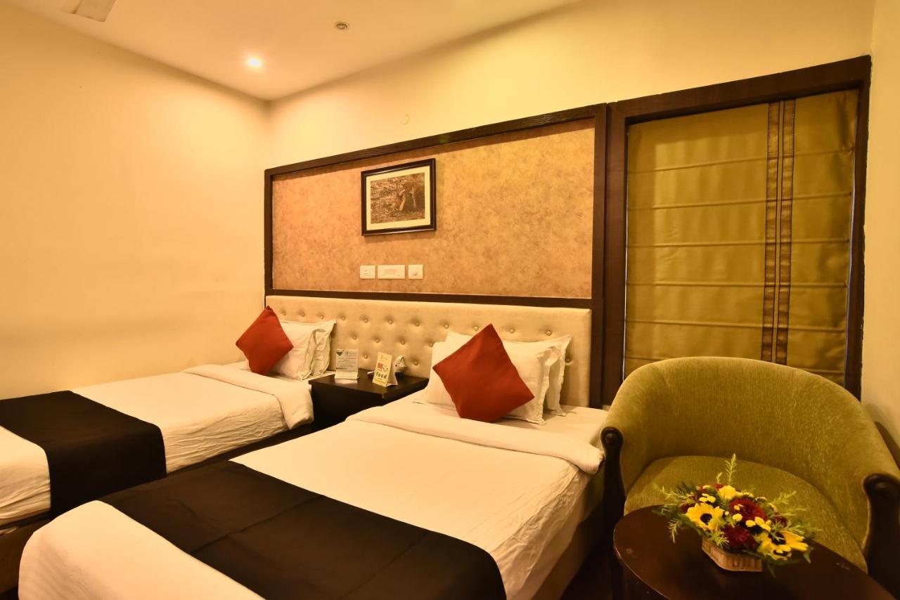 Casa Broadway-A Boutique Hotel Kolkata Bagian luar foto