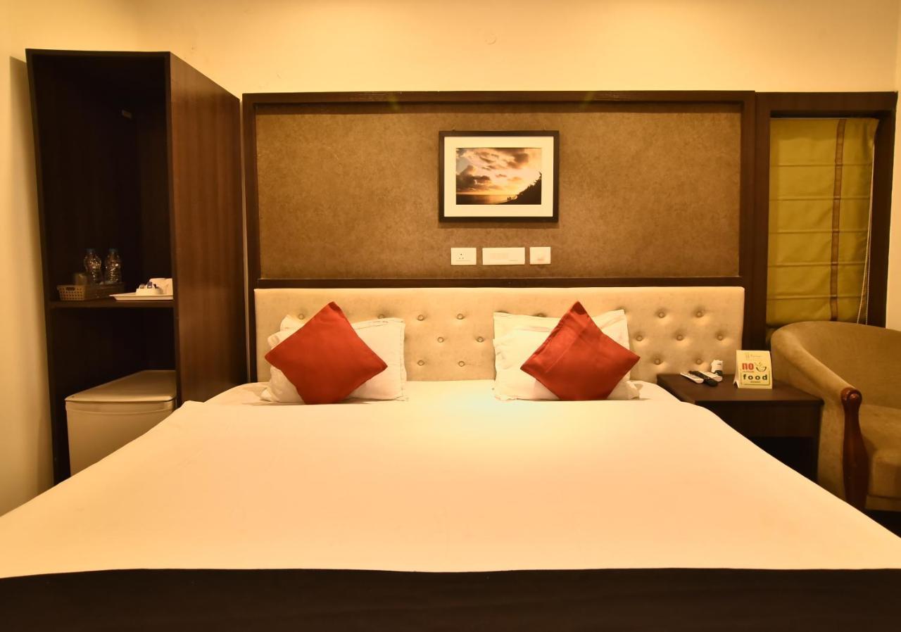Casa Broadway-A Boutique Hotel Kolkata Bagian luar foto