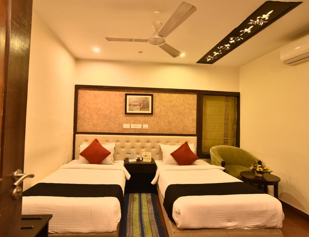Casa Broadway-A Boutique Hotel Kolkata Bagian luar foto