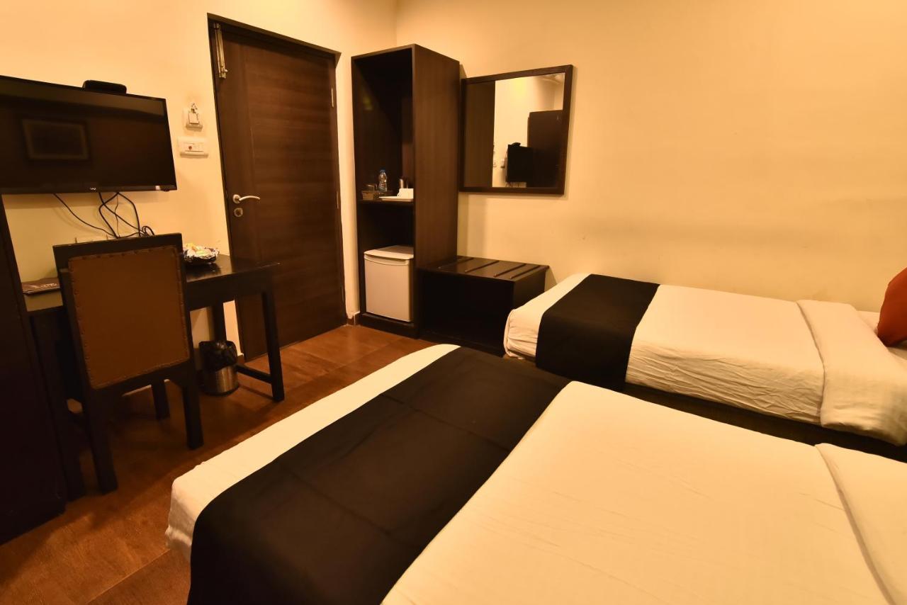 Casa Broadway-A Boutique Hotel Kolkata Bagian luar foto