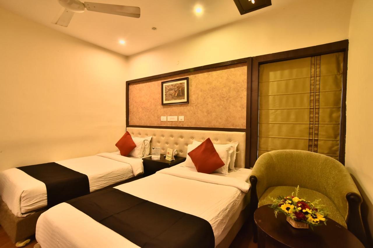 Casa Broadway-A Boutique Hotel Kolkata Bagian luar foto