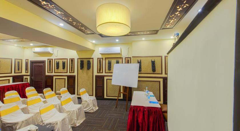 Casa Broadway-A Boutique Hotel Kolkata Bagian luar foto