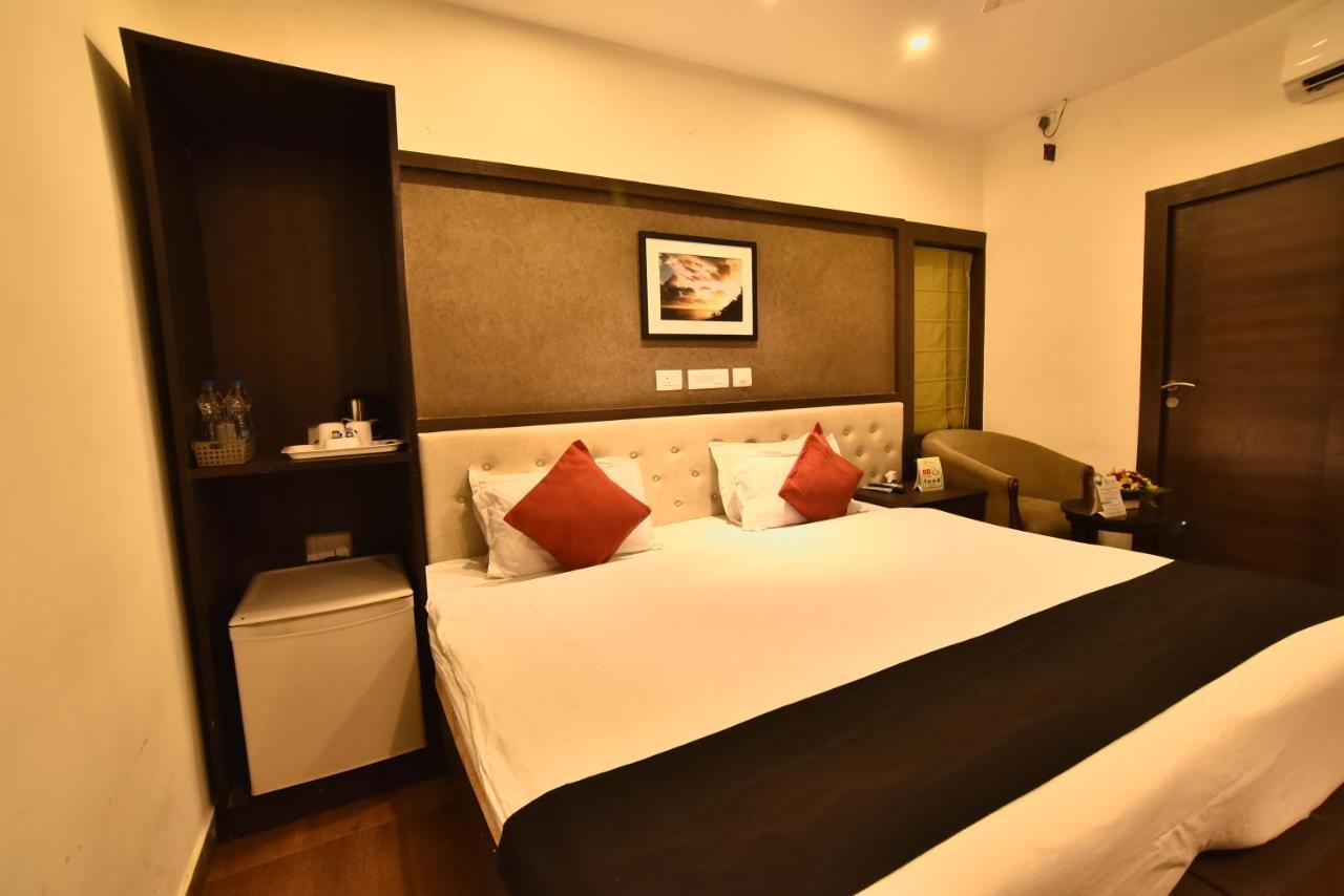 Casa Broadway-A Boutique Hotel Kolkata Bagian luar foto