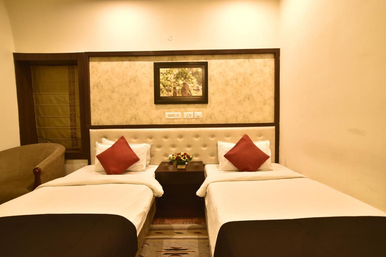 Casa Broadway-A Boutique Hotel Kolkata Bagian luar foto