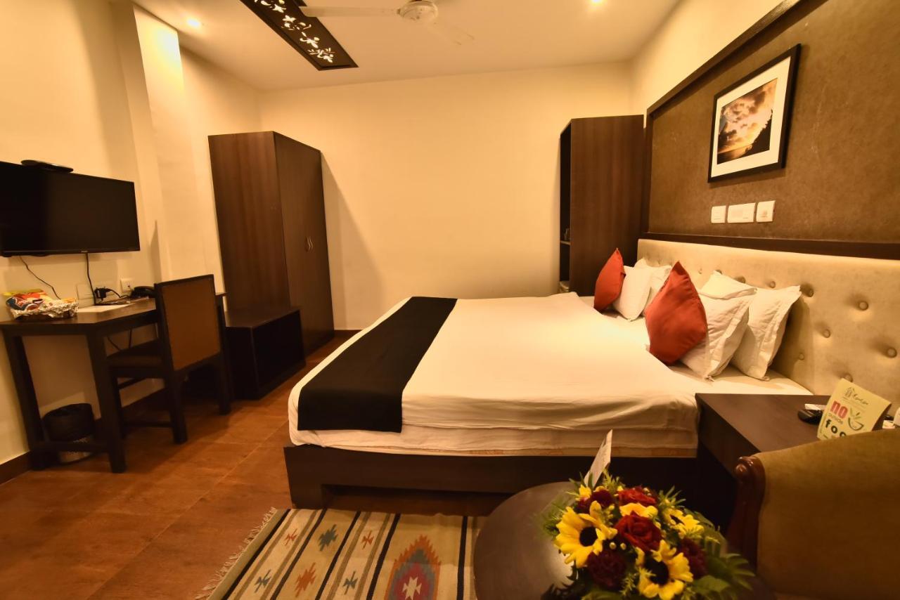 Casa Broadway-A Boutique Hotel Kolkata Bagian luar foto