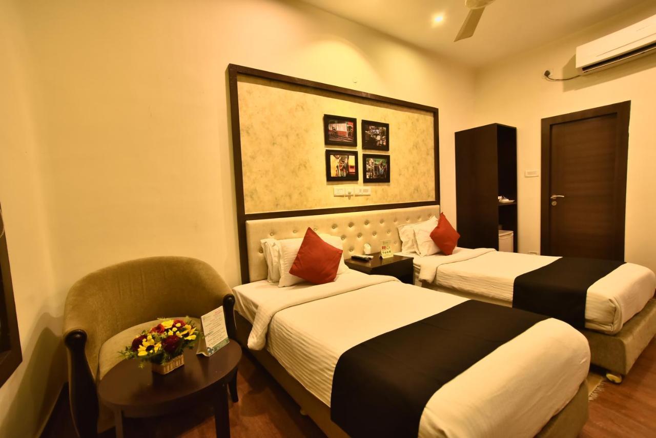 Casa Broadway-A Boutique Hotel Kolkata Bagian luar foto