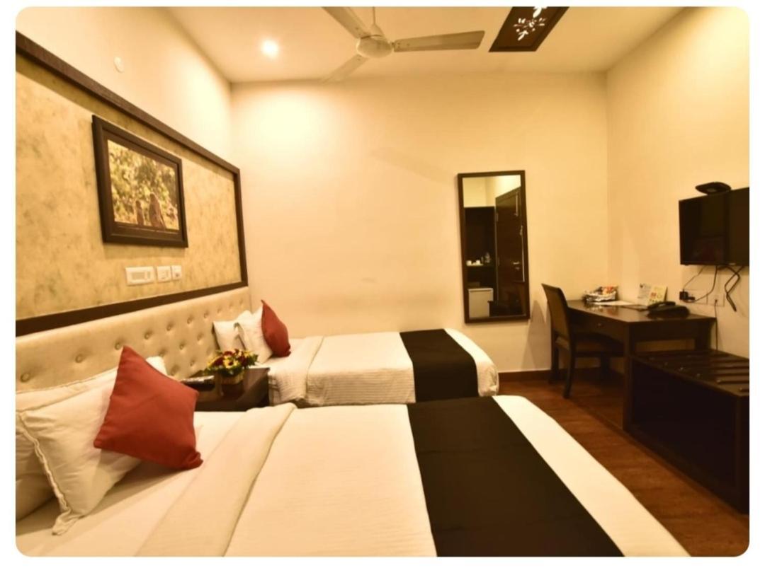 Casa Broadway-A Boutique Hotel Kolkata Bagian luar foto