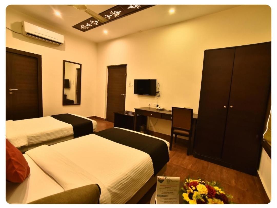 Casa Broadway-A Boutique Hotel Kolkata Bagian luar foto