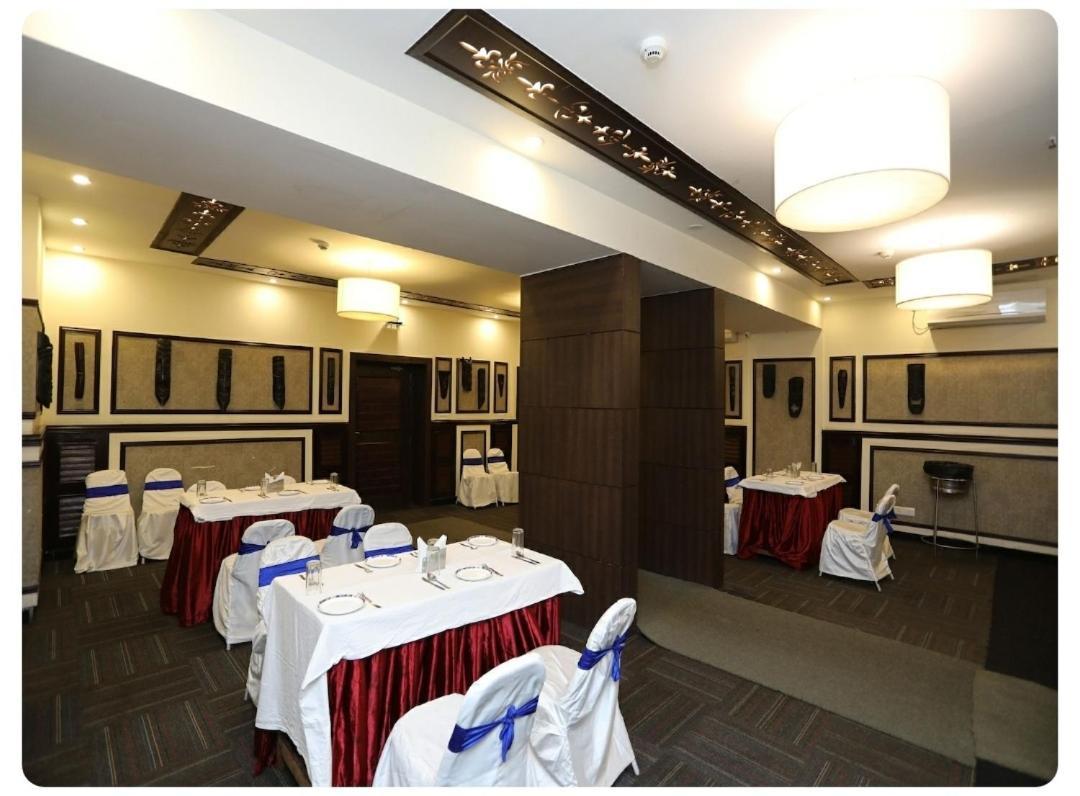 Casa Broadway-A Boutique Hotel Kolkata Bagian luar foto